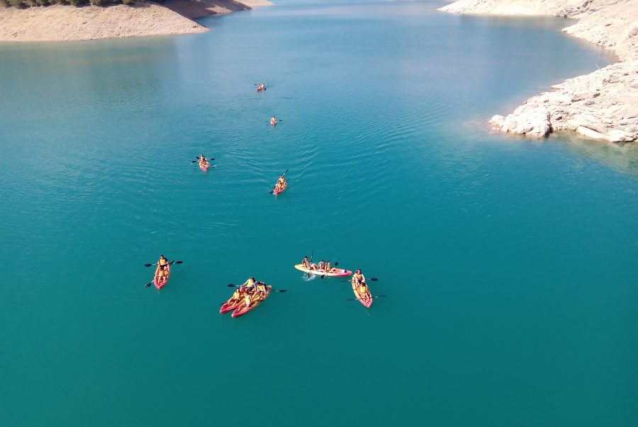 actividades de aventura en Sierra de cazorla, kayak en el embalse de la bolera grupo decathlon