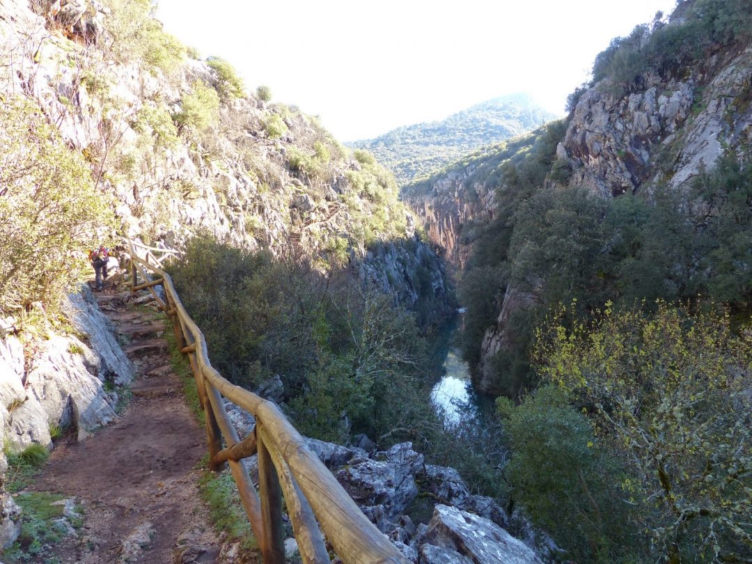 Semana Santa en Sierra de Cazorla, ruta de senderismo por la cerrada del utrero en el rio Guadalquivir