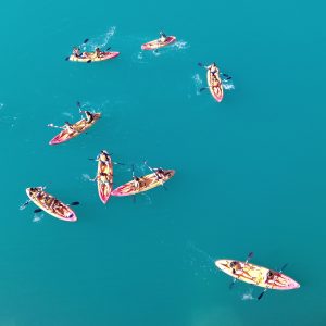 kayak en embalse, actividades de aventura en sierras de cazorla
